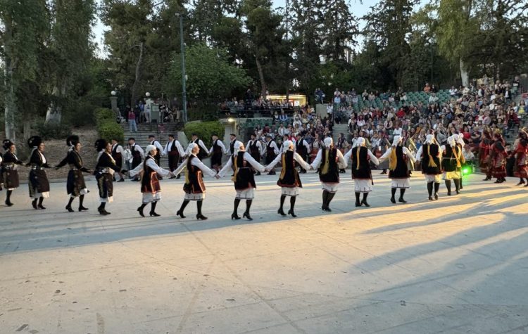 Σύλλογος Πελοποννησίων σε εορταστικούς… ρυθμούς