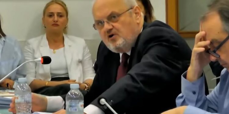 «Ανανέωση Επανεκκίνηση στον Δήμο Αμαρουσίου» για ΥΔΟΜ: «Η διοίκηση “βαλτώνει” στα λασπόνερα»