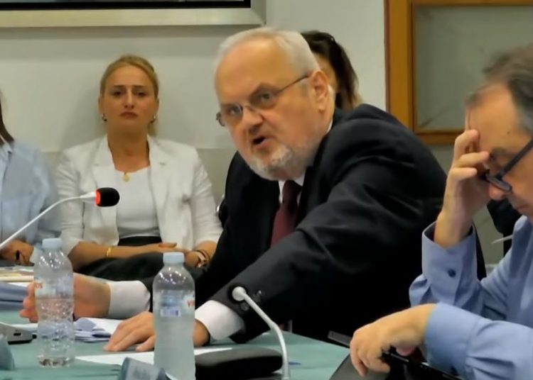 «Ανανέωση Επανεκκίνηση στον Δήμο Αμαρουσίου» για ΥΔΟΜ: «Η διοίκηση “βαλτώνει” στα λασπόνερα»