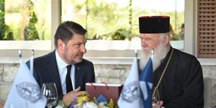 Γεύμα εργασίας με κοινωνικό πρόσημο του περιφερειάρχη Νίκου Χαρδαλιά με τον αρχιεπίσκοπο Ιερώνυμο και μέλη της Ιεράς Συνόδου