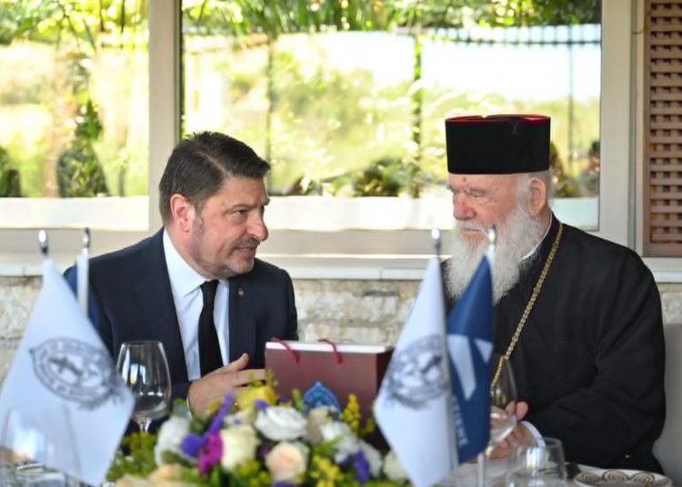 Γεύμα εργασίας με κοινωνικό πρόσημο του περιφερειάρχη Νίκου Χαρδαλιά με τον αρχιεπίσκοπο Ιερώνυμο και μέλη της Ιεράς Συνόδου