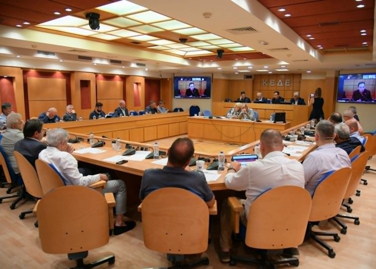 ΚΕΔΕ: «Γκρίνια» για οικονομικά και ΥΔΟΜ άκουσε στο Δ.Σ. ο υπουργός Ψηφιακής Διακυβέρνησης Δημήτρης Παπαστεργίου