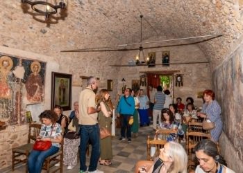 Με μεγάλη  συμμετοχή δημοτών  πραγματοποιήθηκε το Σάββατο 13 Ιουνίου η περιήγηση σε τρεις εκκλησίες του Αμαρουσίου