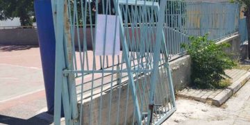Πτώση πόρτας στο προαύλιο του 5ου Δημοτικού στο Ηράκλειο