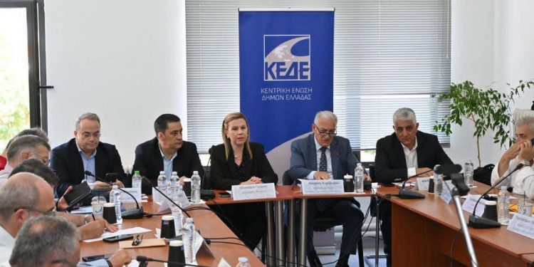 ΚΕΔΕ: «Θα προσφύγουμε στο ΣτΕ κατά της μεταφοράς των ΥΔΟΜ στο Κτηματολόγιο»