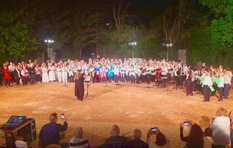 Ολοκληρώθηκε το 8ο Καλλιτεχνικό Φεστιβάλ Τρίτης Ηλικίας του Δήμου Χαλανδρίου