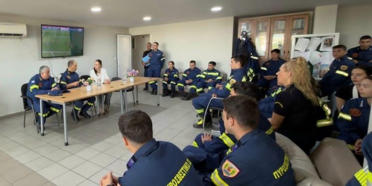 Στον 9ο Πυροσβεστικό Σταθμό στο Μαρούσι η αντιπεριφερειάρχης Βορείου Τομέα Μαργαρίτα Βάρσου
