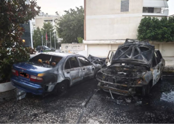 Κάηκαν 3 οχήματα της Περιφέρειας Αττικής στην Λ. Κηφισιάς στο Μαρούσι μετά από επίθεση κουκουλοφόρων