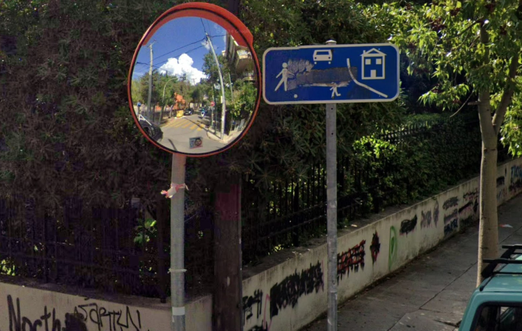 Εικόνα από τη διασταύρωση των οδών Θησέως & Ευριπίδου, στο Χαλάνδρι