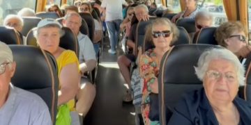 Ξεκίνησαν τα μπάνια για τα μέλη των ΚΑΠΗ Λυκόβρυσης - Πεύκης