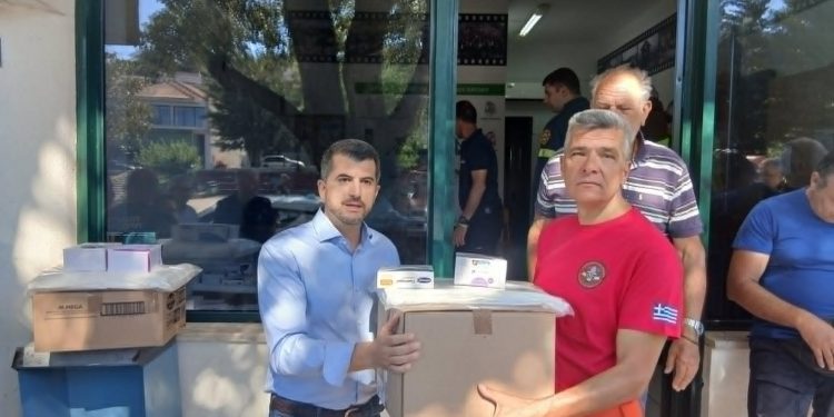 Στην παράδοση εξειδικευμένου εξοπλισμού ατομικής προστασίας προς τις Εθελοντικές Ομάδες των Δήμων-Μελών του προχώρησε ο Σύνδεσμος Προστασίας και Ανάπλασης Πεντελικού (ΣΠΑΠ), σε εκδήλωση που πραγματοποιήθηκε την Τετάρτη 15 Ιουλίου, στο Κέντρο Επιχειρήσεων (ΚΕΠΙΧ) που βρίσκεται στην πλατεία Νέας Πεντέλης.