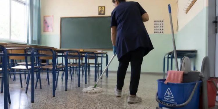 Ανοιχτή επιστολή στους Μαρουσιώτες από τις καθαρίστριες/στες: «Πόσο αξίζει η καθαριότητα των σχολείων όπου φοιτούν τα παιδιά και τα εγγόνια σας;»