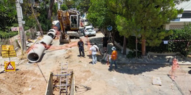 Στην οδό Ιπποκράτους συνεχίζονται τα αντιπλημμυρικά έργα του Δήμου Αμαρουσίου στην Αγία Φιλοθέη