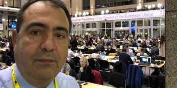 Γιώργος Θ. Συριόπουλος: El Funcionario - Ελεγεία στην Ευρωκρατία των Βρυξελλών