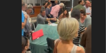 Δημοτική Επιτροπή Αμαρουσίου: «Ναι» κατά πλειοψηφία στο «ψαλίδισμα» των σχολικών καθαριστριών εν μέσω χάους! (ΒΙΝΤΕΟ)