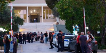 Φωτιά στο Σισμανόγλειο με ασθενή να χάνει τη ζωή της από ανακοπή κατά την εκκένωση – Καταστροφές στην Α’ Παθολογική Κλινική – Προσήχθη ασθενής ως ύποπτος