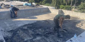 Εργασίες στην ταράτσα του Δημαρχείου Χολαργού