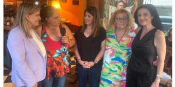 Θερμή συνάντηση προς τιμήν της Ζωής Ράπτη πραγματοποίησαν η Ελένη Σκιαδά και εργαζόμενοι του Δήμου Πεντέλης