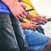 Γαλλία: Κάνει «μπλοκ» στους ανήλικους