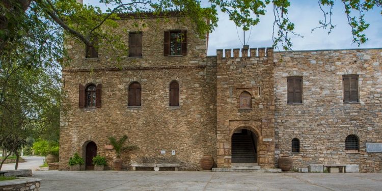 Δυο επιμέρους εκτάσεις παραχωρεί η Ιερά Μονή στον Δήμο Πεντέλης