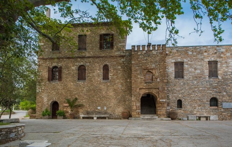 Δυο επιμέρους εκτάσεις παραχωρεί η Ιερά Μονή στον Δήμο Πεντέλης