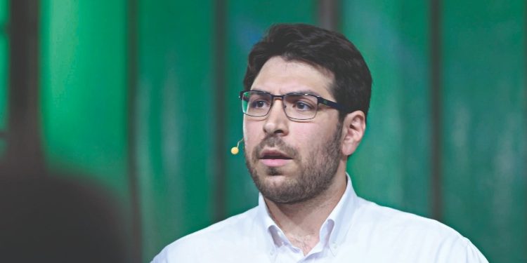 Λευτέρης Καρχιμάκης στην «Α»: «Η εποχή της λευκής επιταγής έχει ήδη τελειώσει»