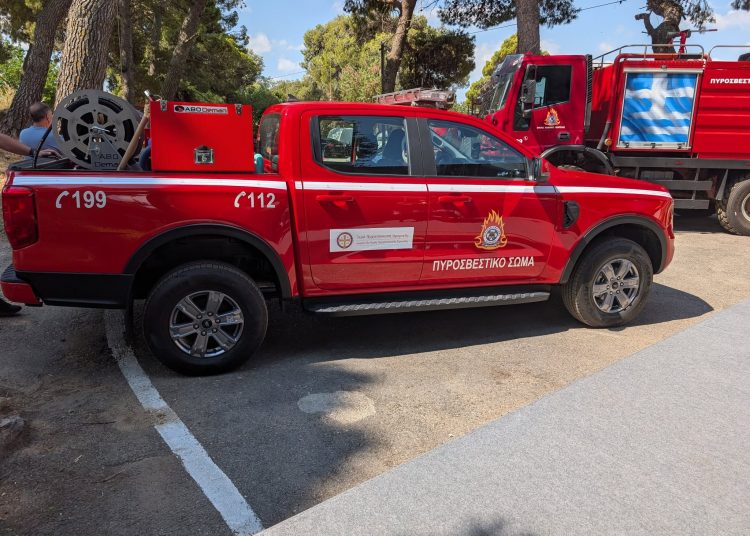 Η Αρχιεπισκοπή Αμερικής ενίσχυσε το Εθελοντικό Πυροσβεστικό Κλιμάκιο Πεντέλης με νέο όχημα