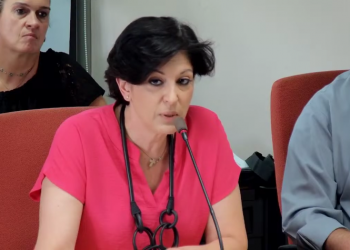 Δημοτικό Συμβούλιο: Παραμένει πρόεδρος η Τ. Καραγιάννη