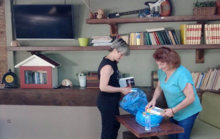 «Αλληλεγγύη για όλους» με γωνιές βιβλίου