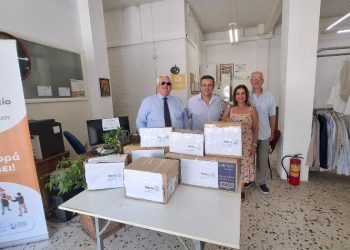 Προσφορά ειδών του Rotary Club Αμαρουσίου στο Κοινωνικό Παντοπωλείο του Δήμου