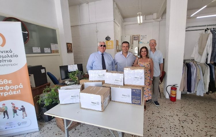 Προσφορά ειδών του Rotary Club Αμαρουσίου στο Κοινωνικό Παντοπωλείο του Δήμου