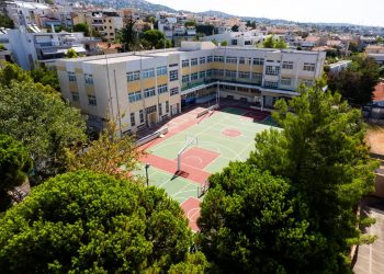 Eργασίες ανακατασκευής και αναβάθμισης των αθλητικών εγκαταστάσεων πραγματοποιήθηκαν στo προαύλιo του 3ου Γυμνασίου Βριλησσίων, στο πλαίσιο του έργου αναβάθμισης αύλειων χώρων, που αφορά το σύνολο των σχολικών μονάδων της πόλης.