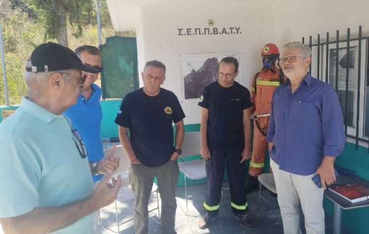 Οι επικεφαλής των δημοτικών παρατάξεων Νέα Αρχή για την Αγία Παρασκευή Γιώργος Οικονόμου και Όραμα Κώστας Τσιαμπάς επισκέφθηκαν τις εγκαταστάσεις του Σωματείου Εθελοντών Πολιτικής Προστασίας Βορειοανατολικού Τομέα Υμηττού