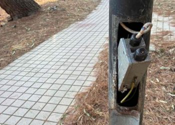Φθορές σε κολώνες του δημοτικού ηλεκτροφωτισμού