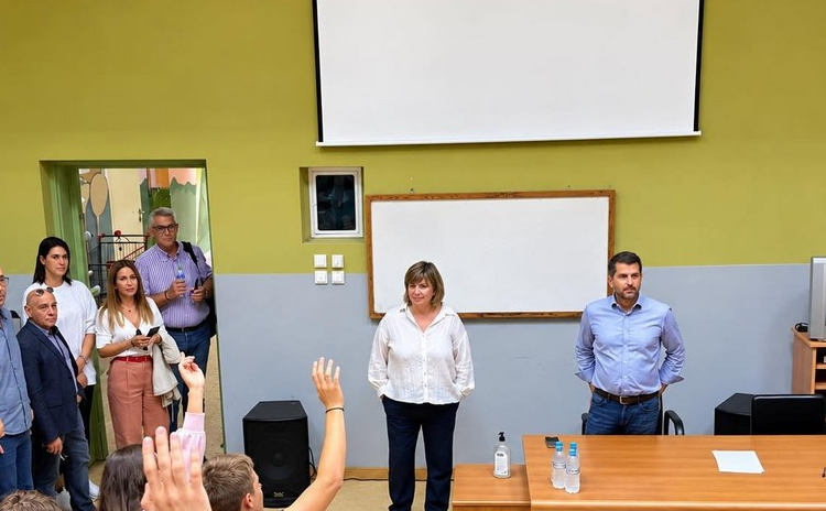 Δύο μεγάλα σχολικά συγκροτήματα σε Κηφισιά και Νέα Ερυθραία, στα οποία ολοκληρώθηκαν σημαντικές παρεμβάσεις μέσα στο καλοκαίρι, επισκέφθηκε ο δήμαρχος Κηφισιάς, Βασίλης Ξυπολυτάς