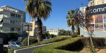 Σε εξέλιξη εργασίες εξωραϊσμού έξω από το κλειστό του Αγίου Θωμά