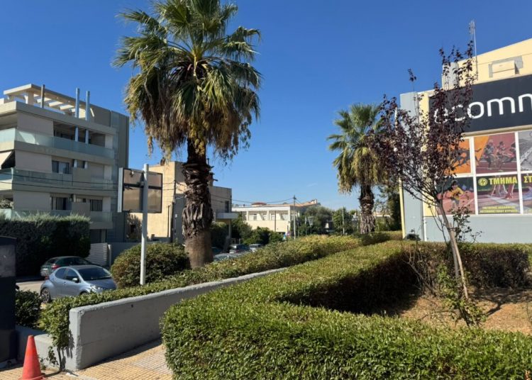 Σε εξέλιξη εργασίες εξωραϊσμού έξω από το κλειστό του Αγίου Θωμά