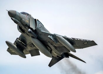 Τανάγρα: Στρατιωτικό αεροσκάφος κατέπεσε κατά τη διάρκεια επίδειξης - Χωρίς τις αισθήσεις τους οι δύο πιλότοι