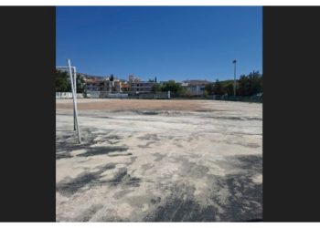 Συνεχίζονται οι εργασίες αναβάθμισης στο γήπεδο «Κυριάκος Τσιμπρικίδης» στα Μελίσσια, στο πλαίσιο του προγραμματισμού του Δήμου Πεντέλης για τη βελτίωση των αθλητικών υποδομών και τη δημιουργία σύγχρονων, ασφαλών και λειτουργικών χώρων για τους δημότες, όπως επισημαίνει η δημοτική Αρχή