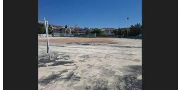 Συνεχίζονται οι εργασίες αναβάθμισης στο γήπεδο «Κυριάκος Τσιμπρικίδης» στα Μελίσσια, στο πλαίσιο του προγραμματισμού του Δήμου Πεντέλης για τη βελτίωση των αθλητικών υποδομών και τη δημιουργία σύγχρονων, ασφαλών και λειτουργικών χώρων για τους δημότες, όπως επισημαίνει η δημοτική Αρχή