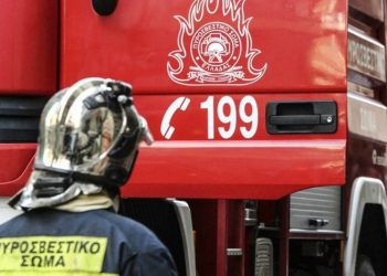 Φωτιά σε πυλωτή πολυκατοικίας στου Ζωγράφου