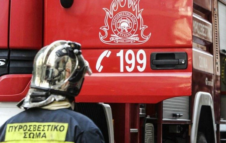 Φωτιά σε πυλωτή πολυκατοικίας στου Ζωγράφου