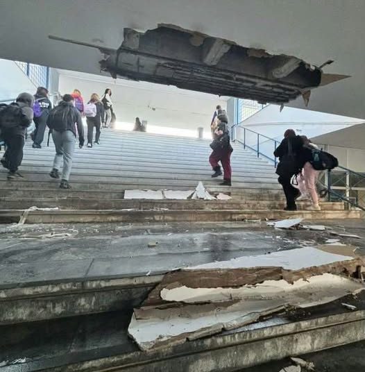 Κατέρρευσε τμήμα της οροφής στην είσοδο του 1ου ΓΕΛ Ηρακλείου