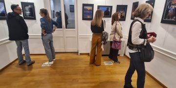 Εγκαινιάστηκε η έκθεση Φωτογραφίας και Ποίησης της Μαριλιάνας Σχολινάκη στο Μαρούσι