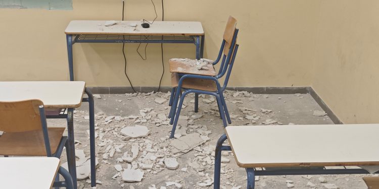 Έπεσαν σοβάδες σε αίθουσα του 1ου Πειραματικού Λυκείου Αμαρουσίου