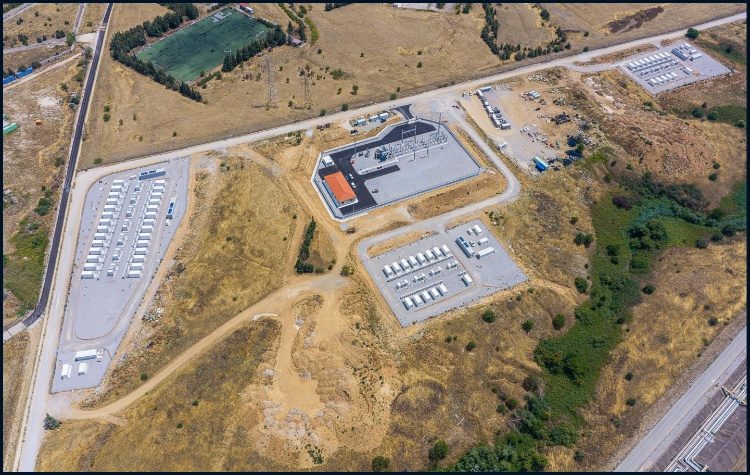 Σε λειτουργία το πρώτο πάρκο «μπαταριών» της HELLENiQ ENERGY