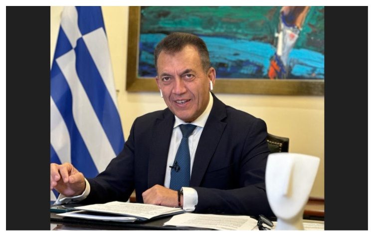 Την άμεση διενέργεια εκλογών ζήτησε ο Γιάννης Βρούτσης από τη διοίκηση της ΕΟΚ, κατά τη συνάντηση με τα μέλη του Δ.Σ. της ομοσπονδίας μπάσκετ, την οποία ζήτησε ο ίδιος ο αναπληρωτής υπουργός Αθλητισμού, στον απόηχο των συνταρακτικών εξελίξεων και του σκανδάλου που συγκλονίζει το άθλημα τις τελευταίες ημέρες