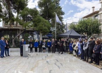 Την επέτειο του «ΟΧΙ» τίμησαν με κατάθεση στεφάνων μαθητές, σύλλογοι και φορείς του Αμαρουσίου