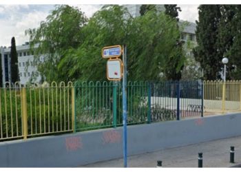 Η δρομολογούμενη μεταφορά της αφετηρίας της συγκεκριμένης γραμμής στην Λεωφ. Σπύρου Λούη, μπροστά από το εμπορικό κέντρο «Golden Hall», οδήγησε τον σύλλογο να αποστείλει άμεσα επιστολή προς την πολιτική και υπηρεσιακή ηγεσία του Υπουργείου Παιδείας, καθώς και στον δήμαρχο Αμαρουσίου Θεόδωρο Αμπατζόγλου, τον αρμόδιο αντιδήμαρχο Τεχνικών Έργων Επαμεινώνδα Γαρδέλη, το Δημοτικό Συμβούλιο της πόλης, τον ΟΑΣΑ και την ΑΔΕΔΥ μεταξύ άλλων.