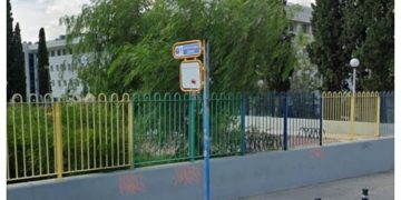Η δρομολογούμενη μεταφορά της αφετηρίας της συγκεκριμένης γραμμής στην Λεωφ. Σπύρου Λούη, μπροστά από το εμπορικό κέντρο «Golden Hall», οδήγησε τον σύλλογο να αποστείλει άμεσα επιστολή προς την πολιτική και υπηρεσιακή ηγεσία του Υπουργείου Παιδείας, καθώς και στον δήμαρχο Αμαρουσίου Θεόδωρο Αμπατζόγλου, τον αρμόδιο αντιδήμαρχο Τεχνικών Έργων Επαμεινώνδα Γαρδέλη, το Δημοτικό Συμβούλιο της πόλης, τον ΟΑΣΑ και την ΑΔΕΔΥ μεταξύ άλλων.